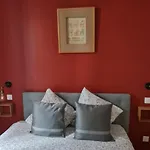 Quiet Apartment, Lively Area,Next To Eiffel Tower.